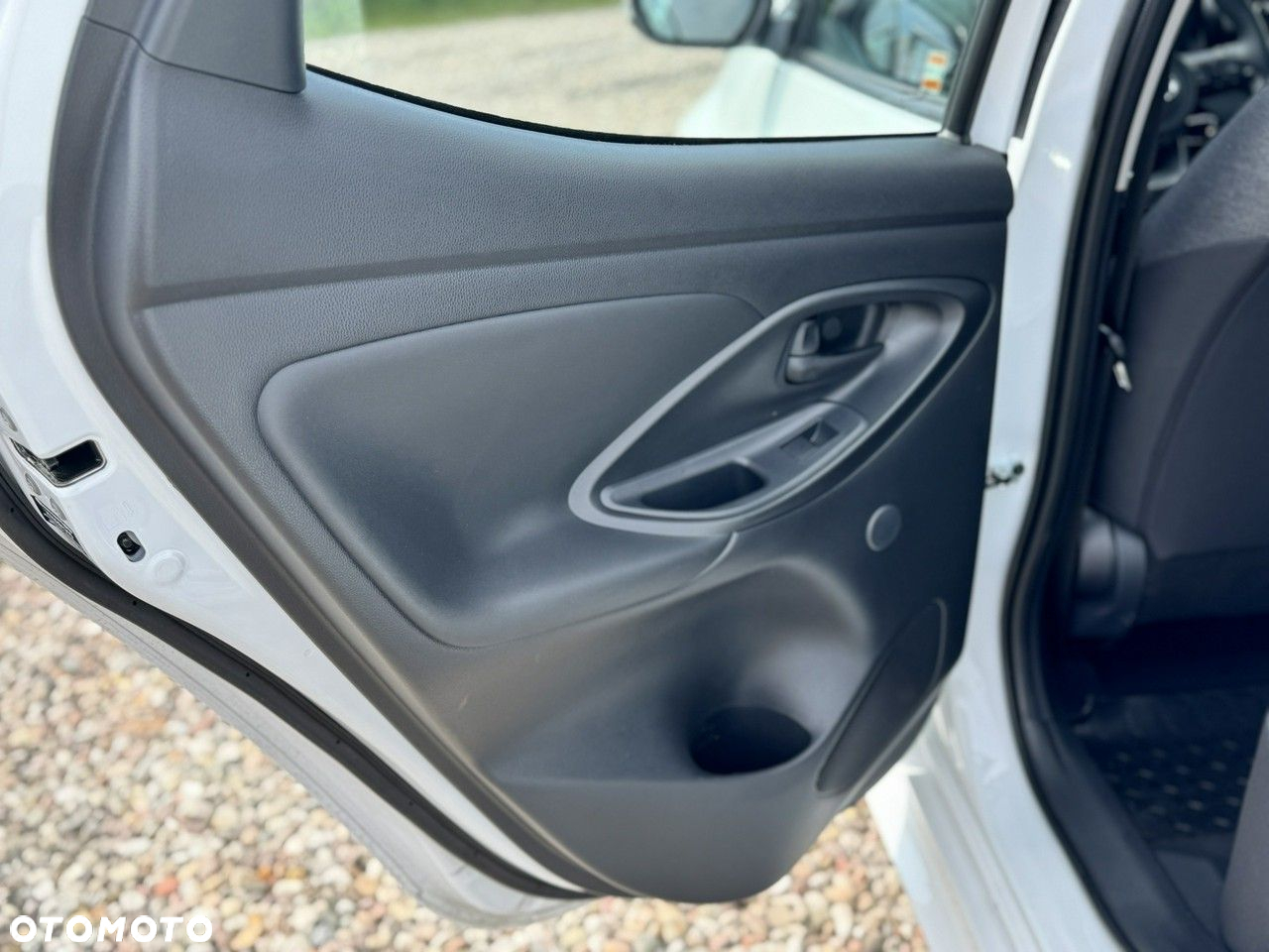 Toyota Yaris - 25
