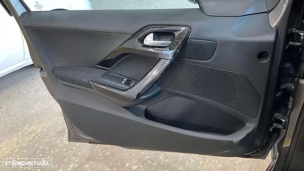 Peugeot 208 1.5 BlueHDi Signature - 5