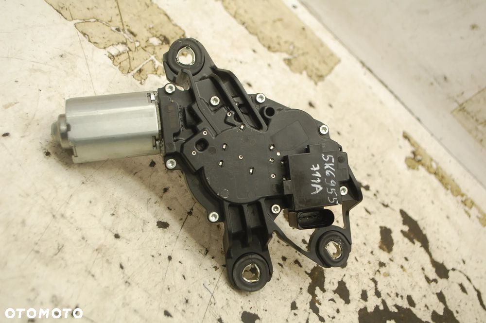 SILNICZEK WYCIERACZKI TYŁ 5K6955711A VW GOLF VI - 2