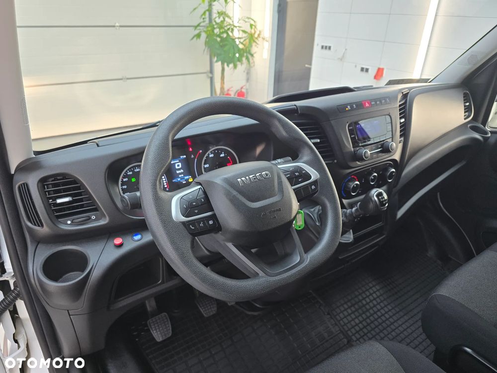 Iveco DAILY 50C18 KONTENER 8-PALET WINDA-1Tona SALON PL SERWIS ASO IVECO DO OSTATNIEGO Km TEMPOMAT FOTEL KIEROWCY PNEUMATYCZNY DOŚWIETLANIE ZAKRĘTÓW KLIMA ELEKTRYKA - 32
