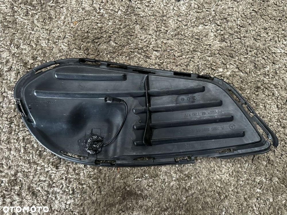 MERCEDES BENZ C-KL W205 14 - Atrapa kratka zderzaka prawa A2058854123 - 6