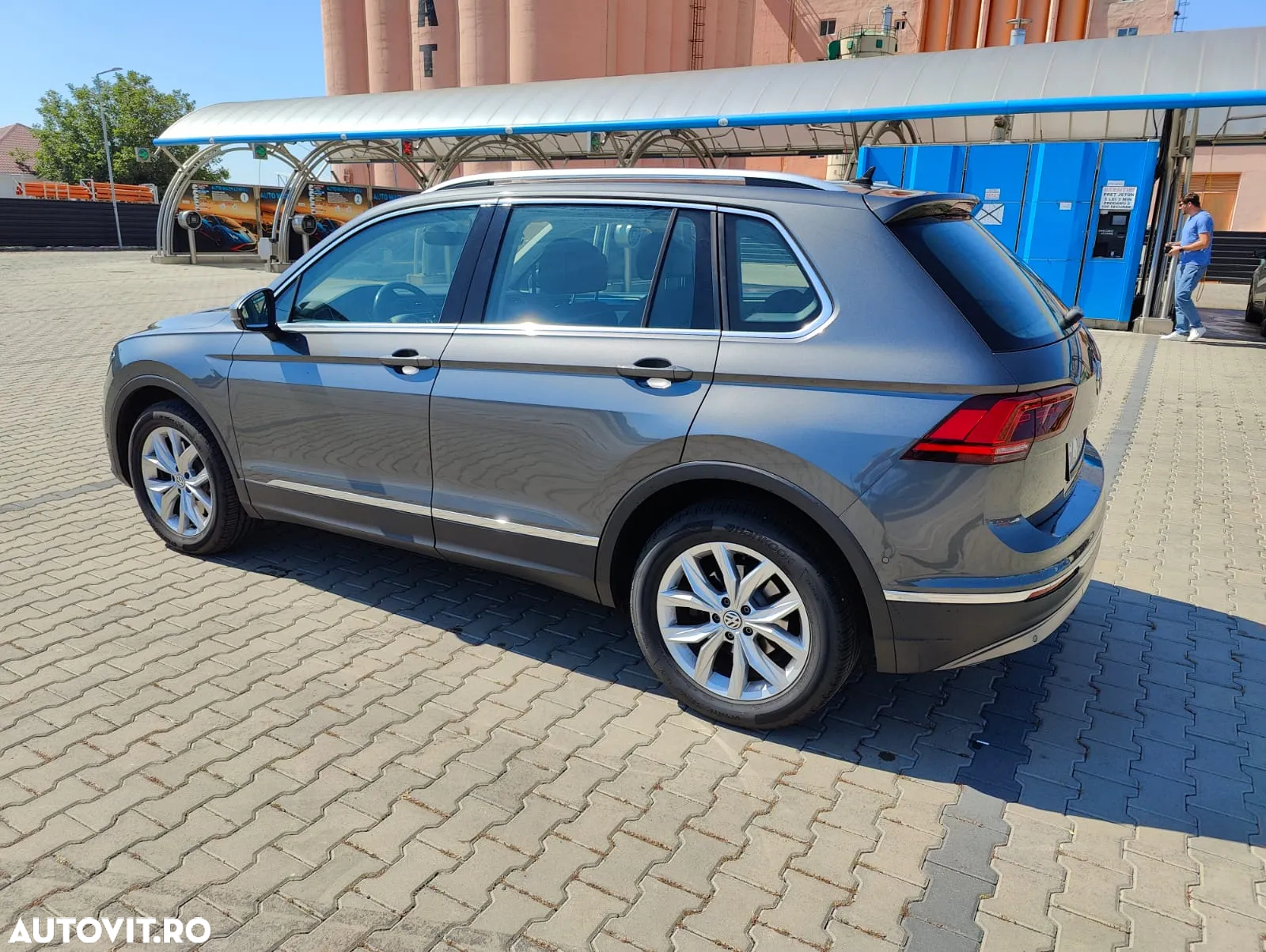 Volkswagen Tiguan 2.0 TDI 4Mot DSG Comfortline - 10