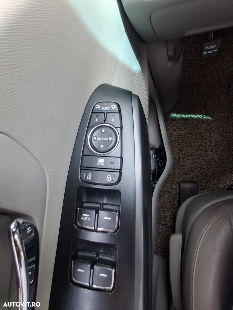 Kia Carnival - 16