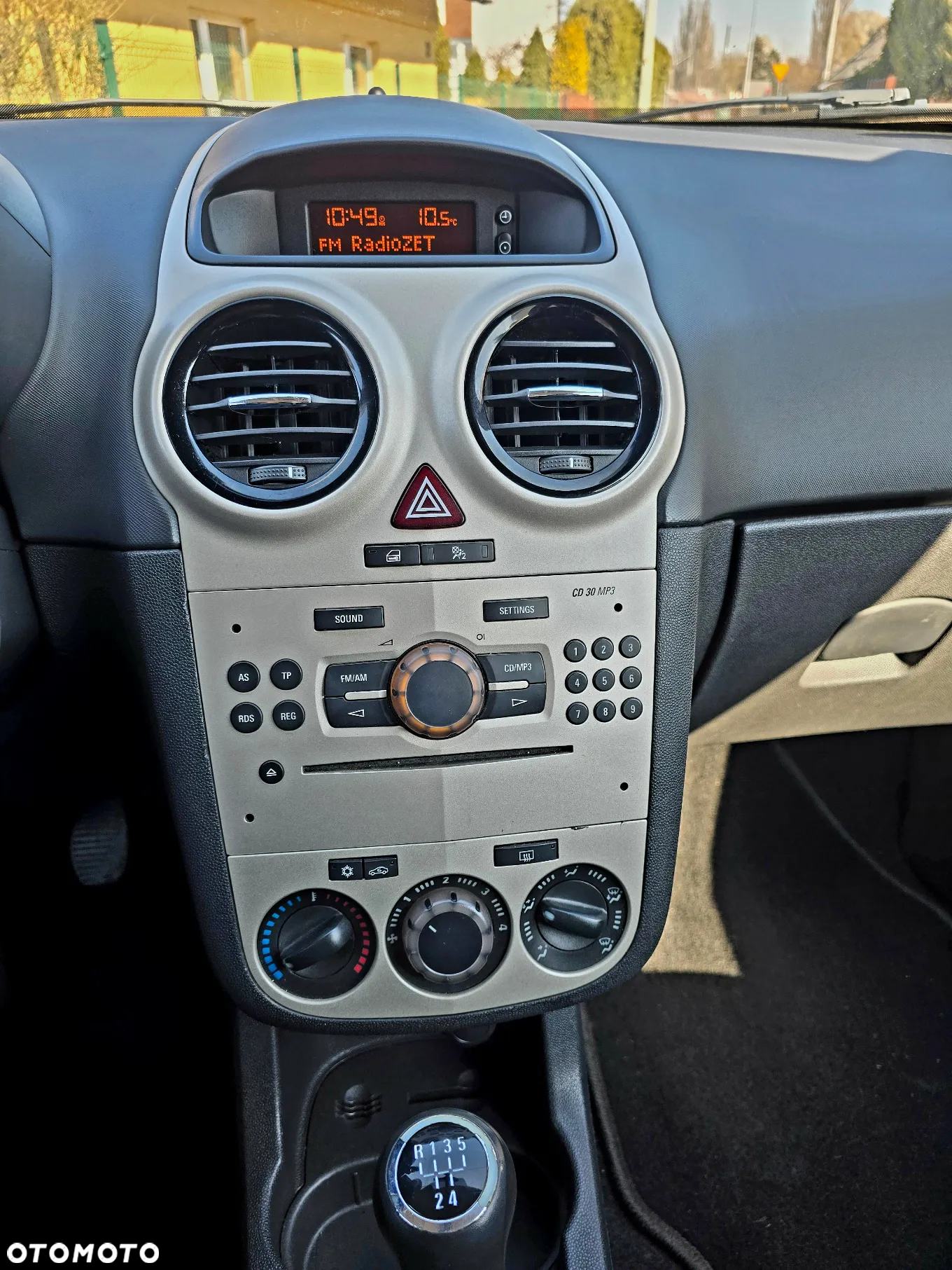Opel Corsa 1.2 16V - 12