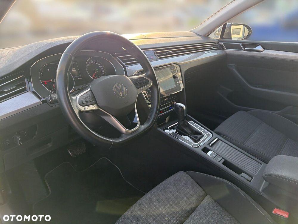Volkswagen Passat - 11