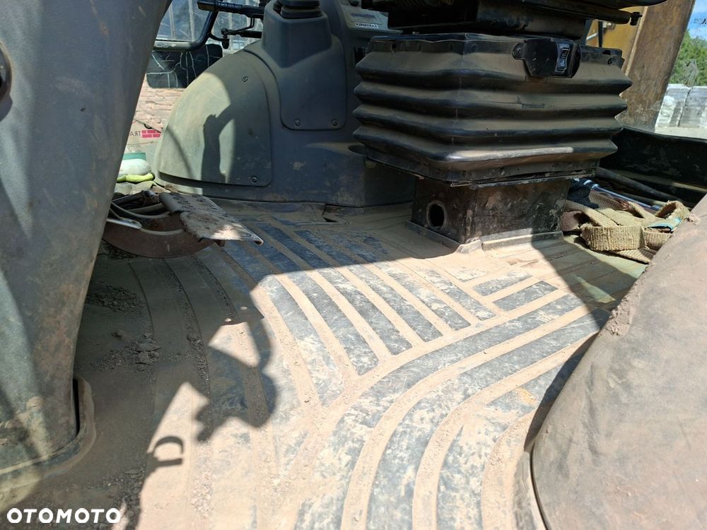 Komatsu Wb 97 R-5E0 4X4 - 11