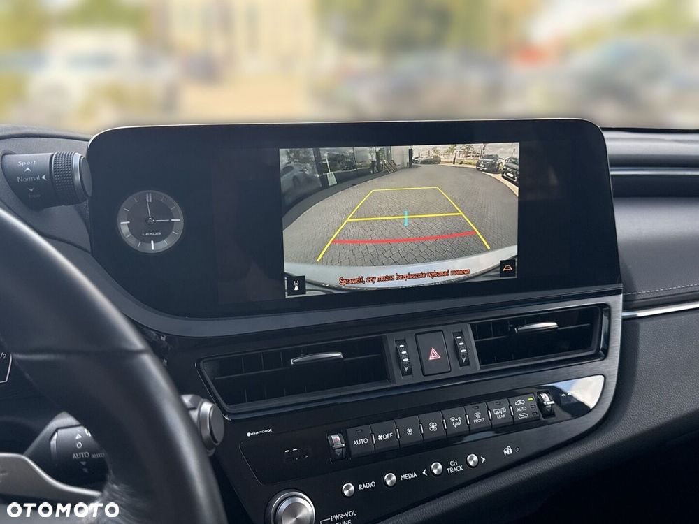 Lexus ES 300h Business Edition - 17