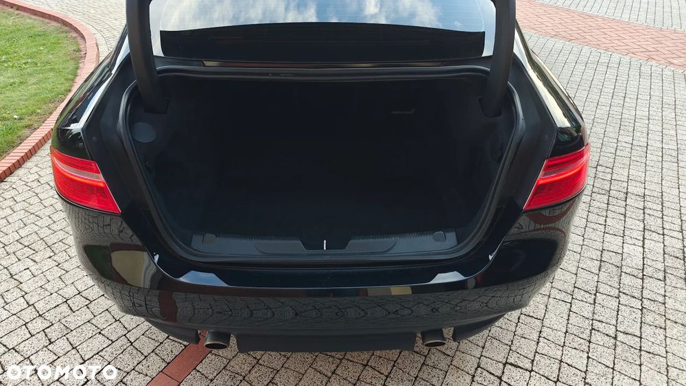 Jaguar XE 2.0 T R-Sport - 13