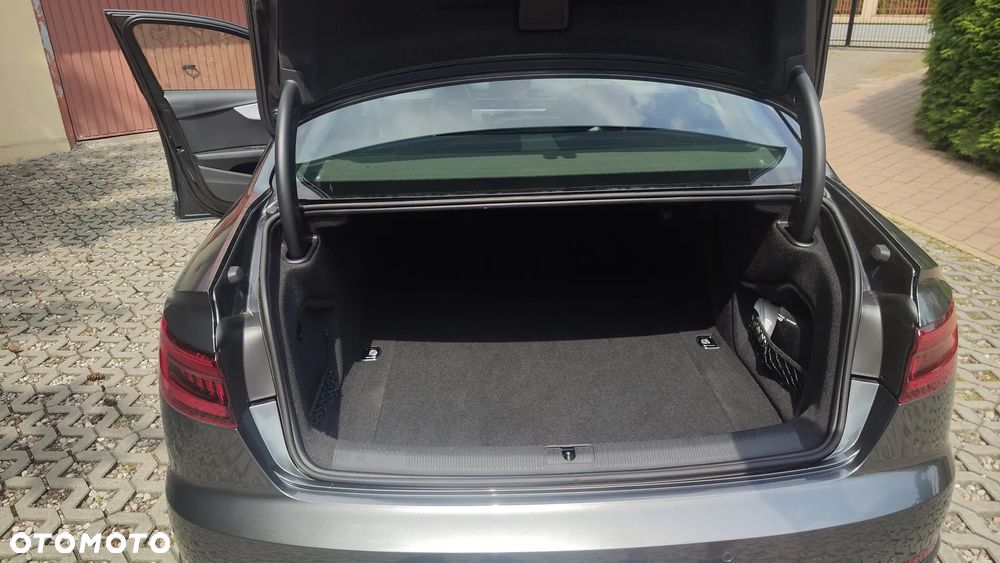Audi A4 Limousine - 12