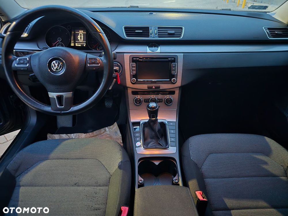 Volkswagen Passat 2.0 TDI Comfortline - 10