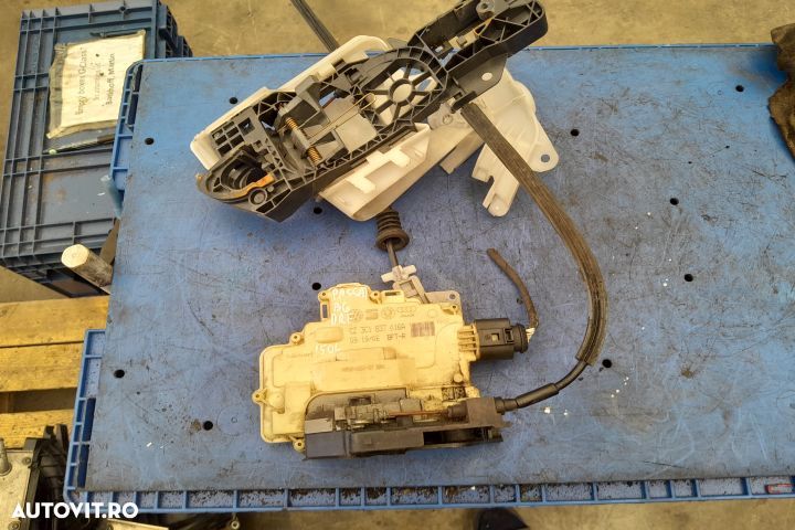 Broasca usa fata dreapta 3C1837016A Volkswagen VW Passat B6 [2005 - 2 - 3