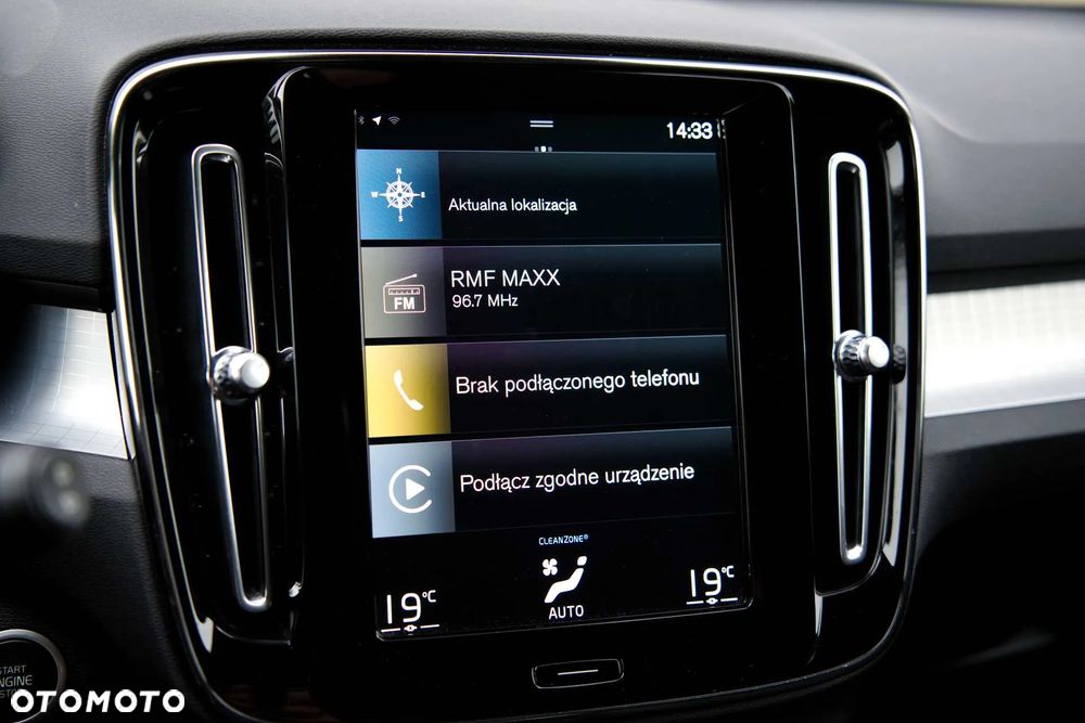 Volvo XC 40 B4 B AWD DKG Momentum Pro - 24
