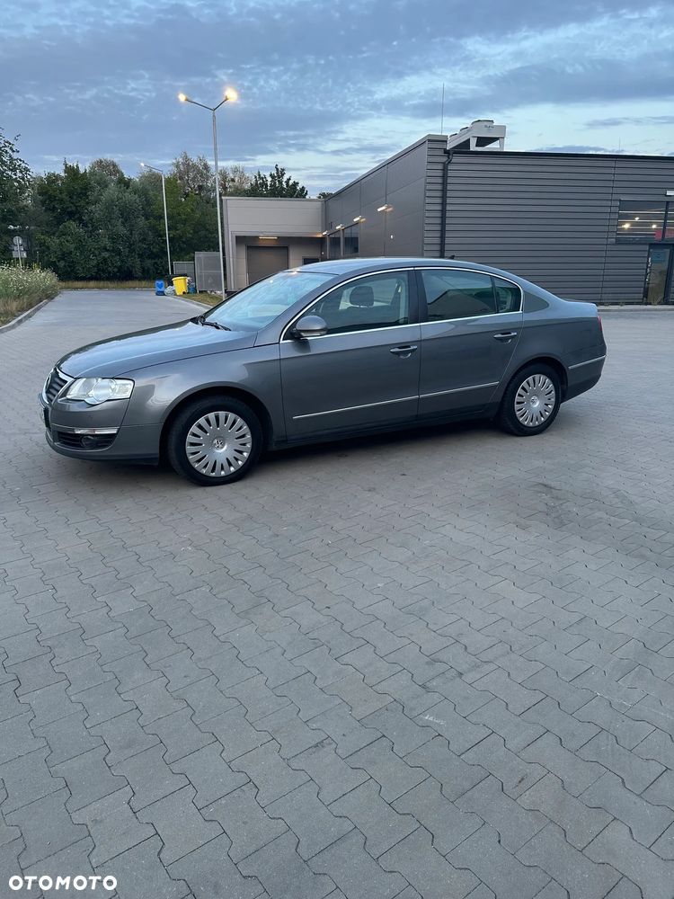 Volkswagen Passat - 11