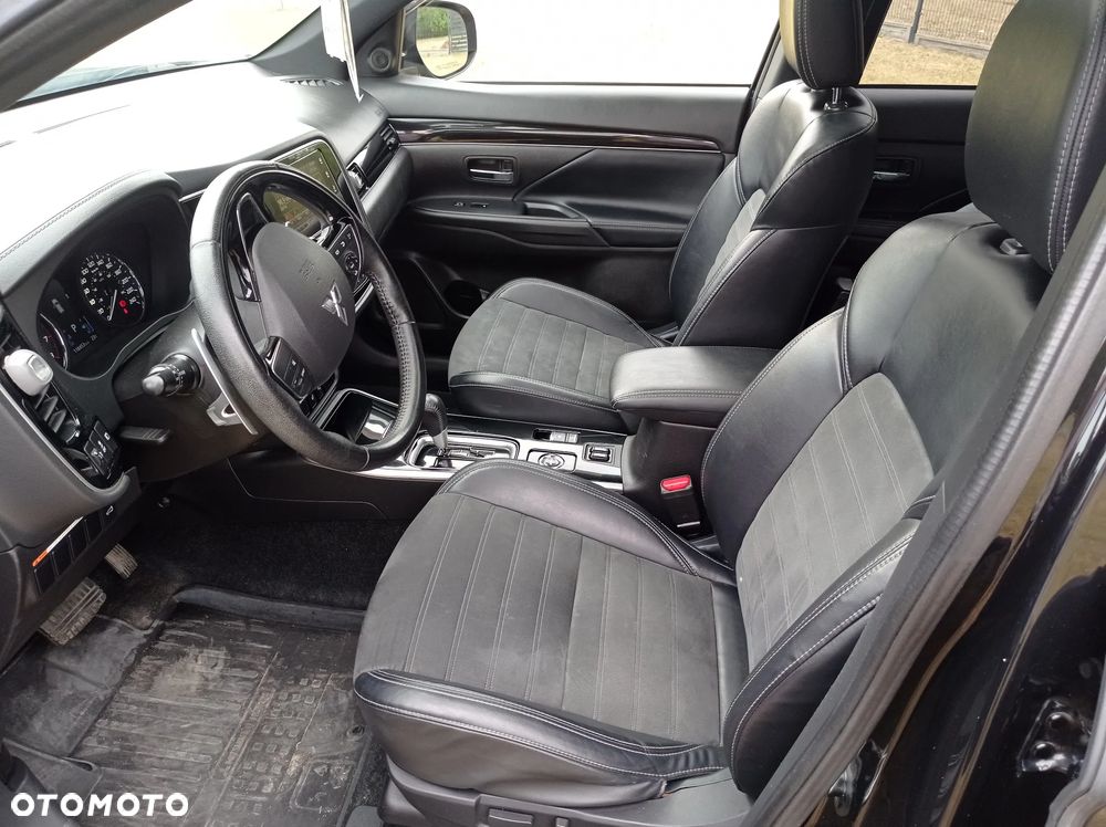Mitsubishi Outlander - 17