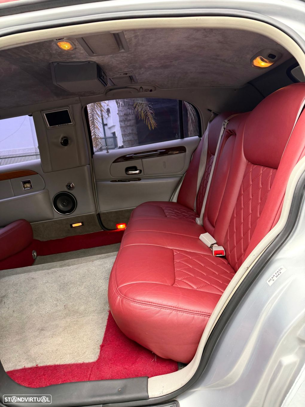 Lincoln Town Car - 18