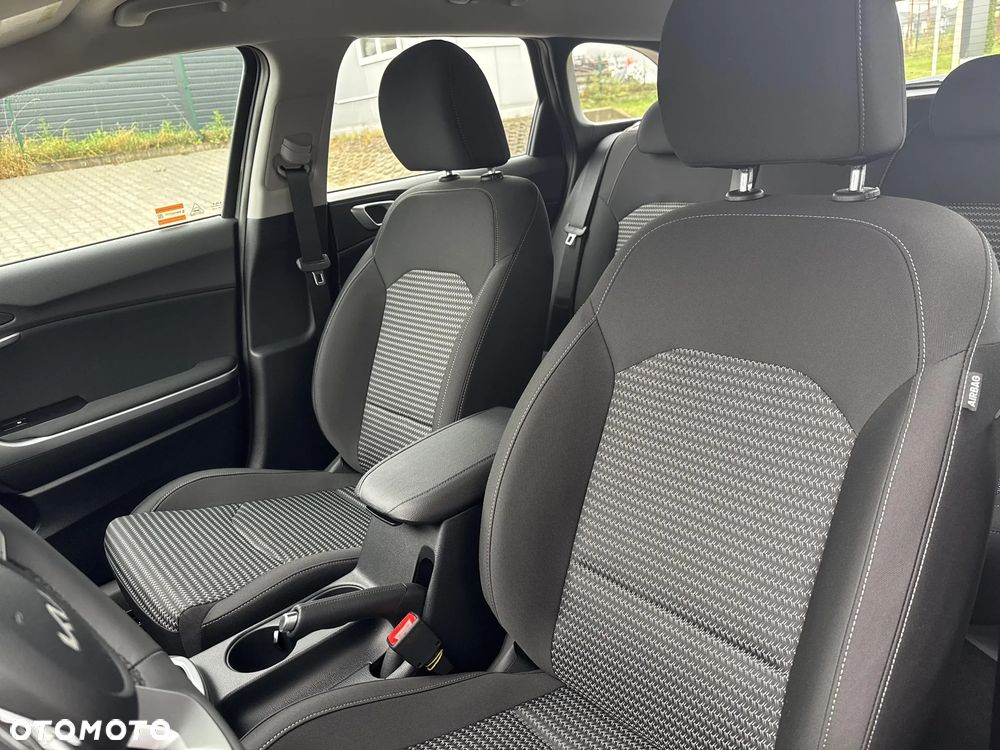 Kia Ceed 1.5 T-GDI M DCT - 11