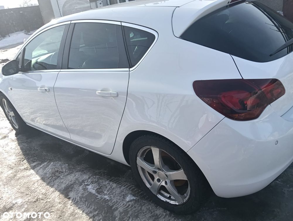 Opel Astra 1.7 CDTI DPF Cosmo - 10