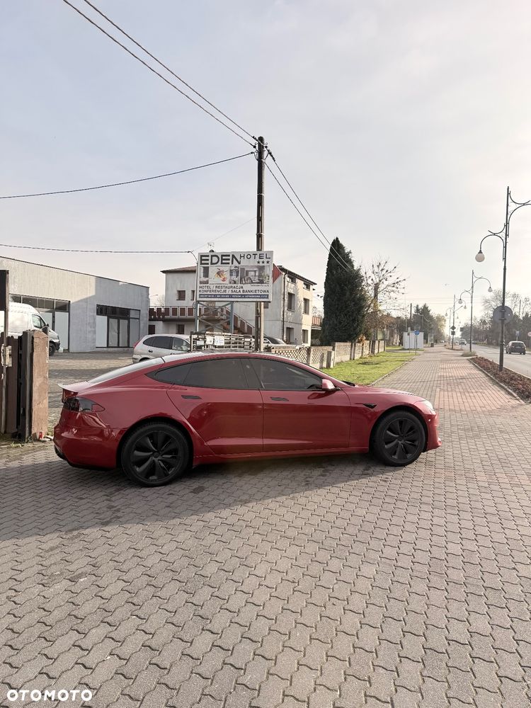 Tesla Model S - 9