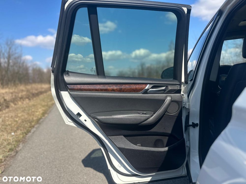 BMW X3 28i xDrive - 24