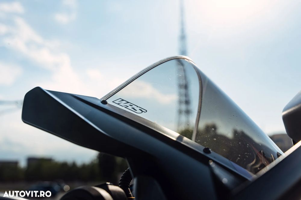 Aprilia RSV-4 Factory - 15