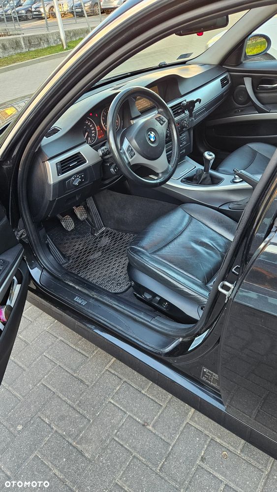 BMW Seria 3 325i - 5