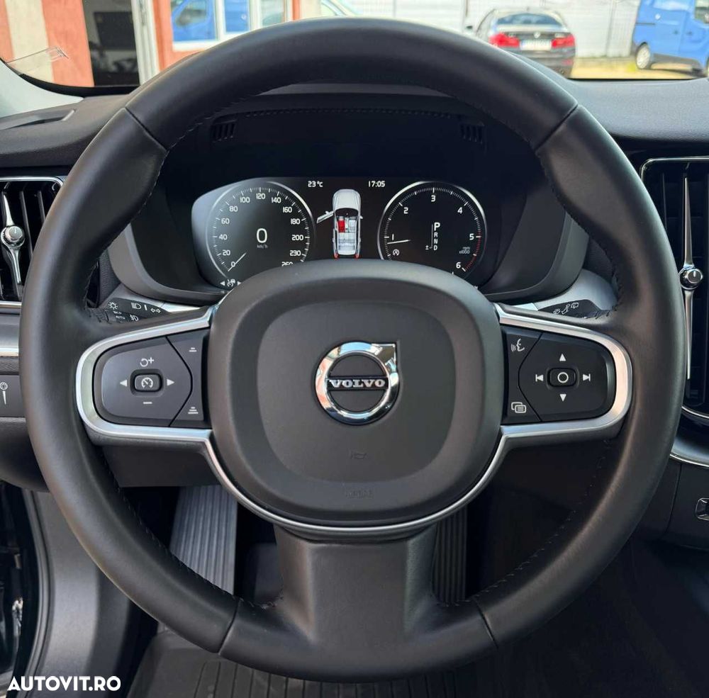Volvo XC 60 D4 Momentum Pro - 23
