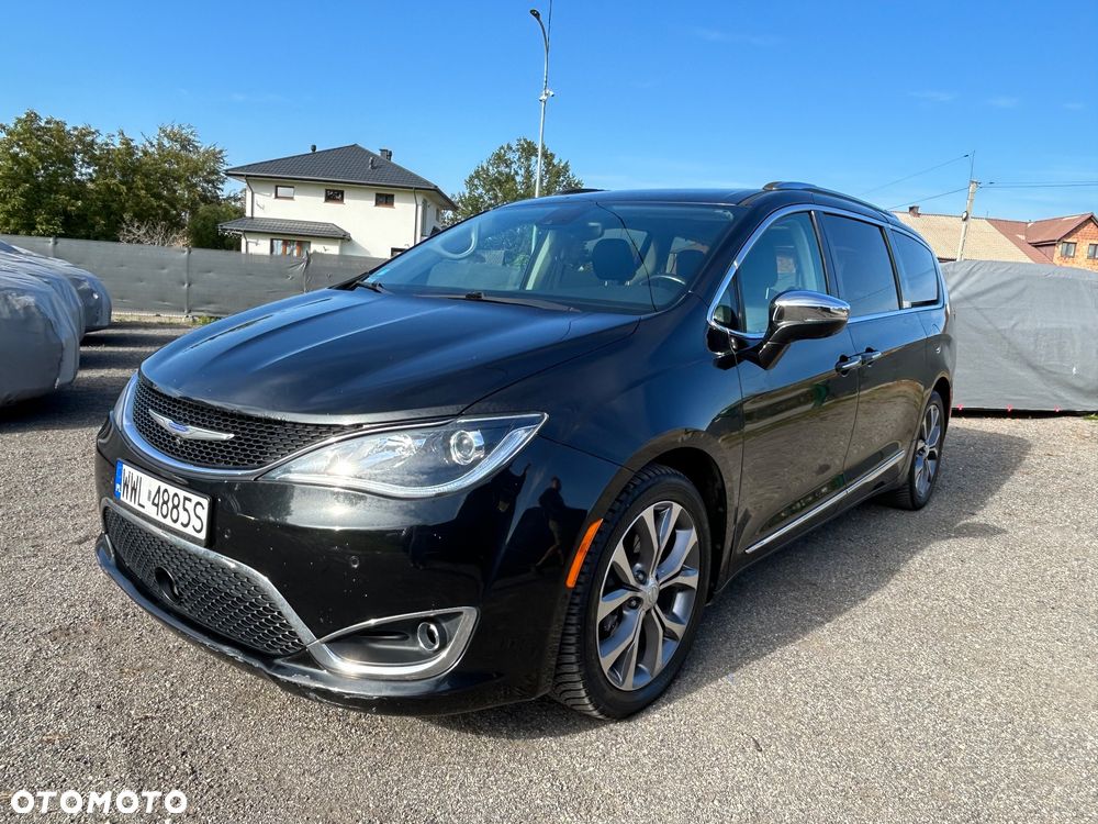 Chrysler Pacifica - 4