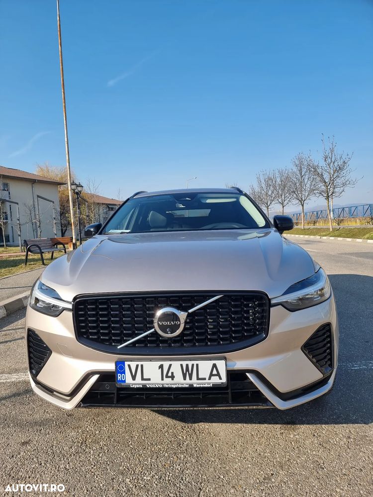 Volvo XC 60 B4 MHEV AT FWD Plus Dark - 9