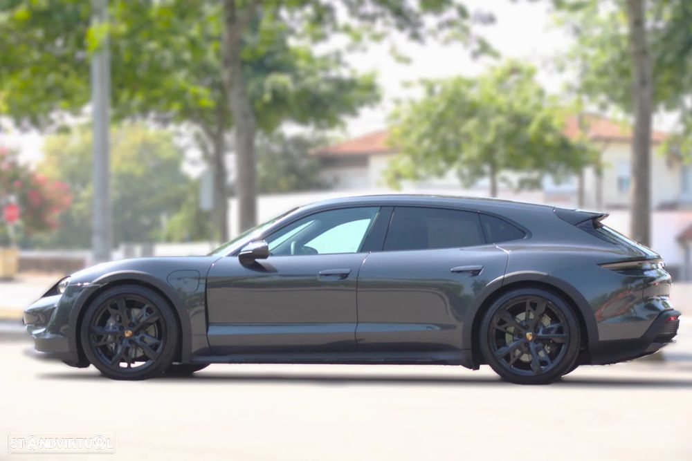 Porsche Taycan Cross Turismo 4 - 14