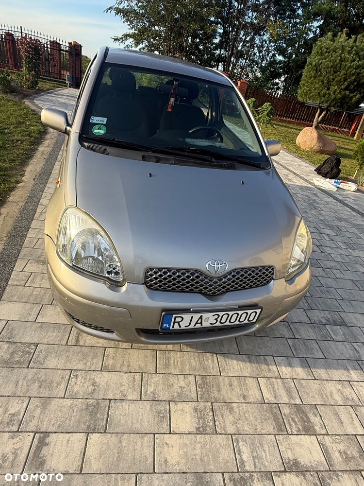 Toyota Yaris 1.0 Base - 1
