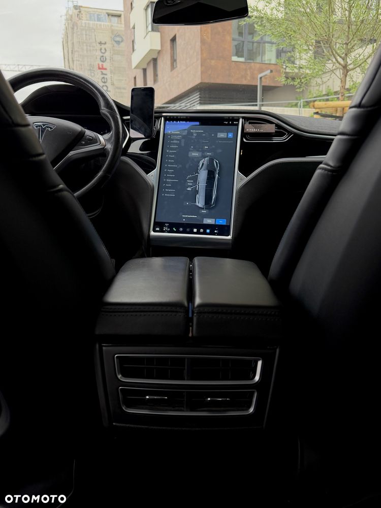 Tesla Model S 70 D - 11