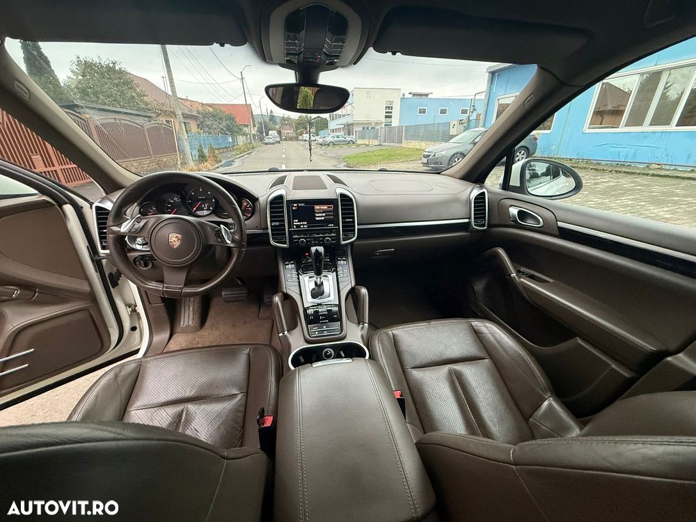 Porsche Cayenne 3.0 L V6 - 8