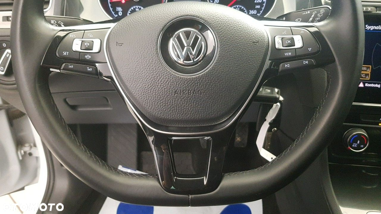 Volkswagen Golf - 26