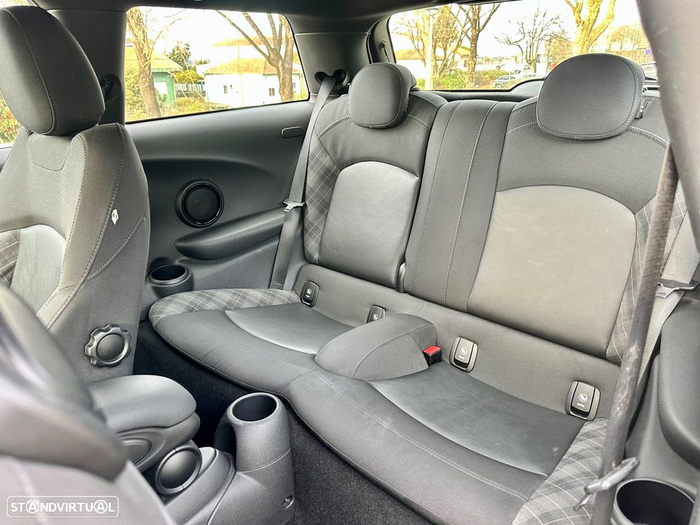 MINI 3 Portas Cooper D - 25