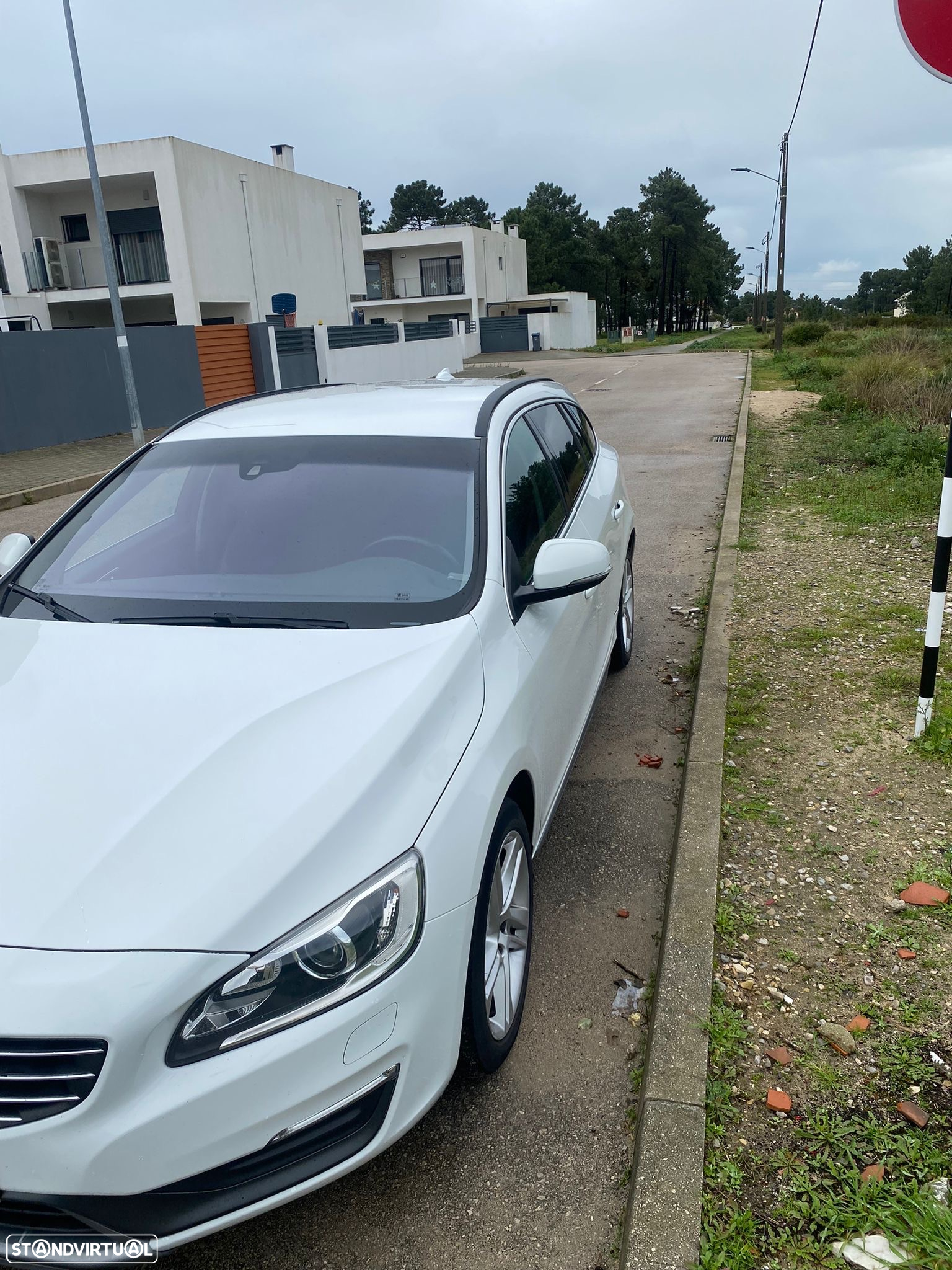 Volvo V60 2.0 D4 Momentum Geartronic - 2