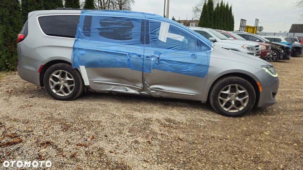 Chrysler Pacifica - 9