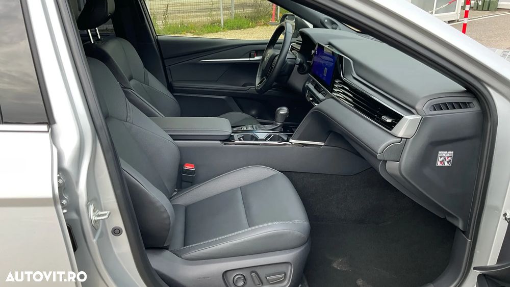 Toyota Camry ver-2-5-hybrid-exclusive - 12