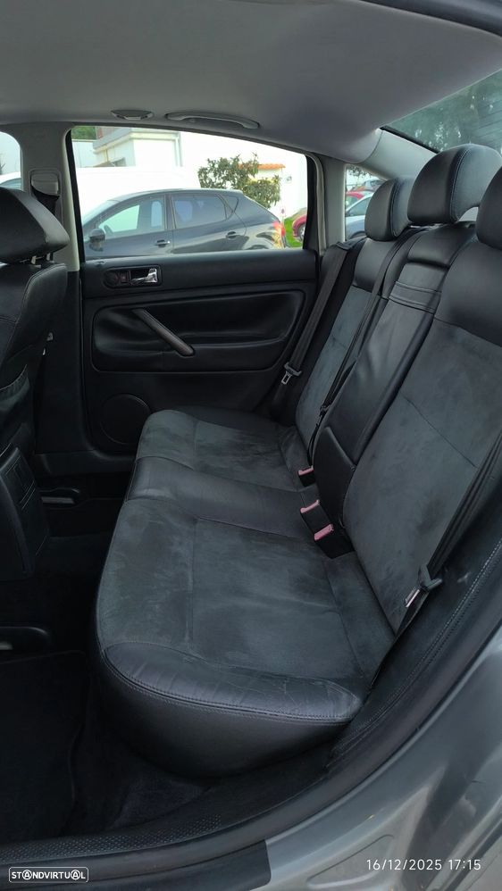 VW Passat 1.9 TDi Highline - 10