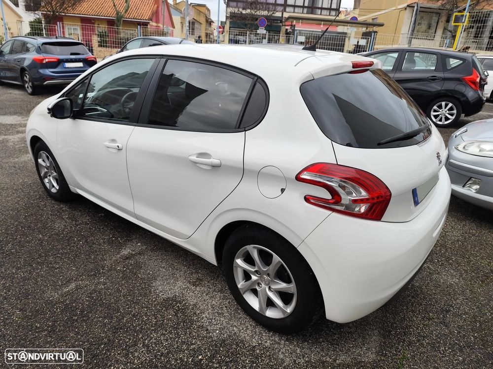 Peugeot 208 1.2 VTi SE Style - 6