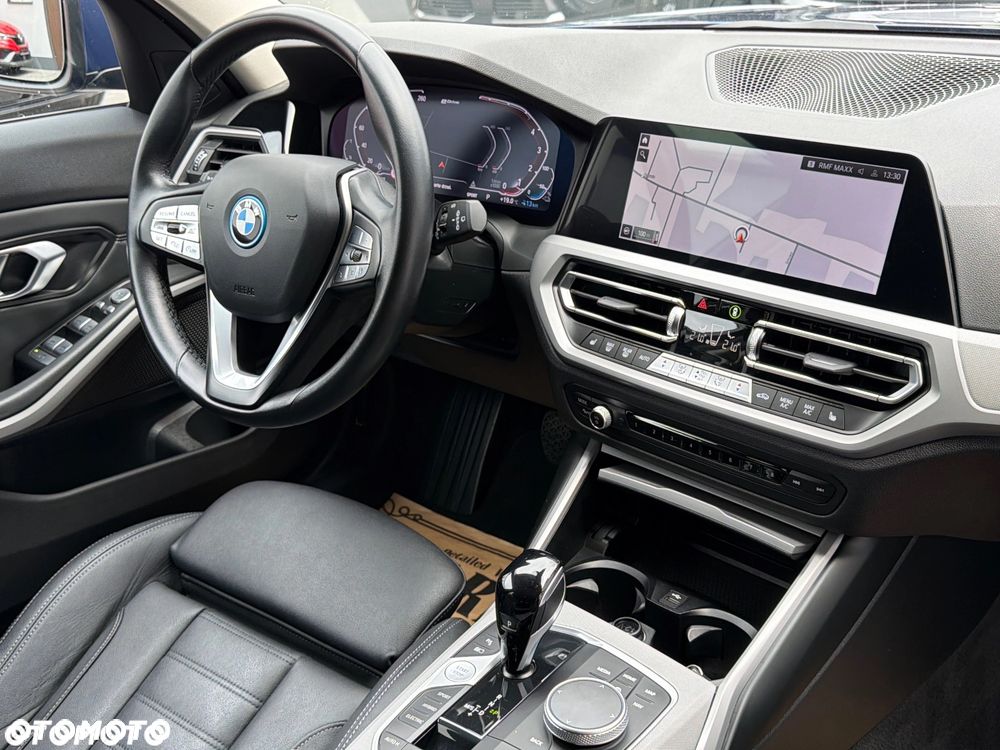 BMW Seria 3 320e Sport Line - 16