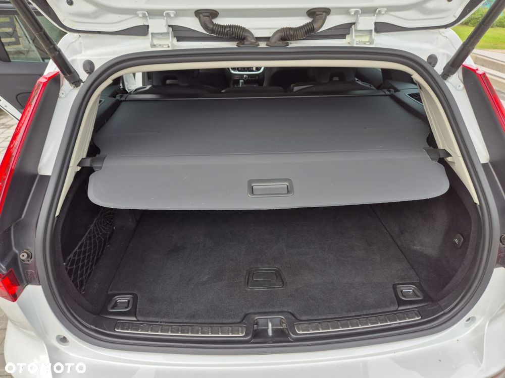 Volvo V60 B3 B R-Design - 26