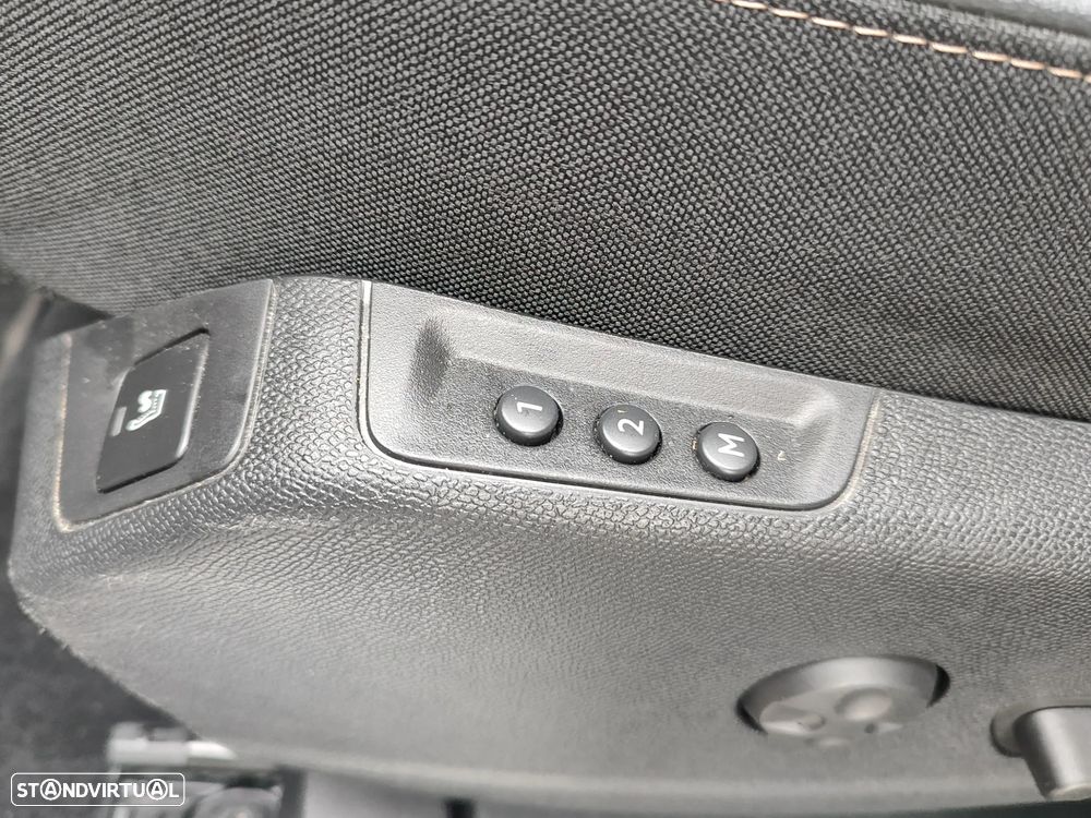 Peugeot 3008 1.6 Hybrid GT Pack e-EAT8 - 11