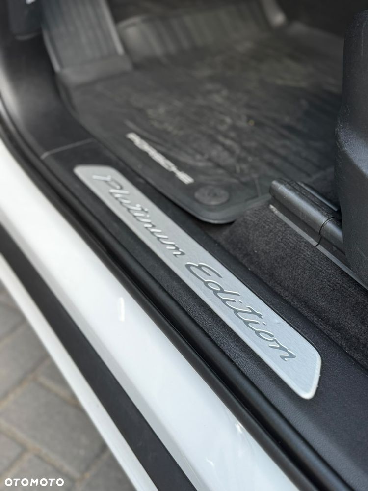 Porsche Cayenne Platinum Edition - 32