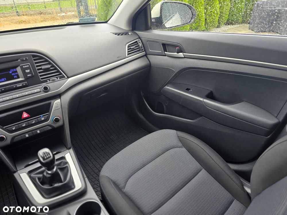 Hyundai Elantra ver-1-6-classic-plus - 17