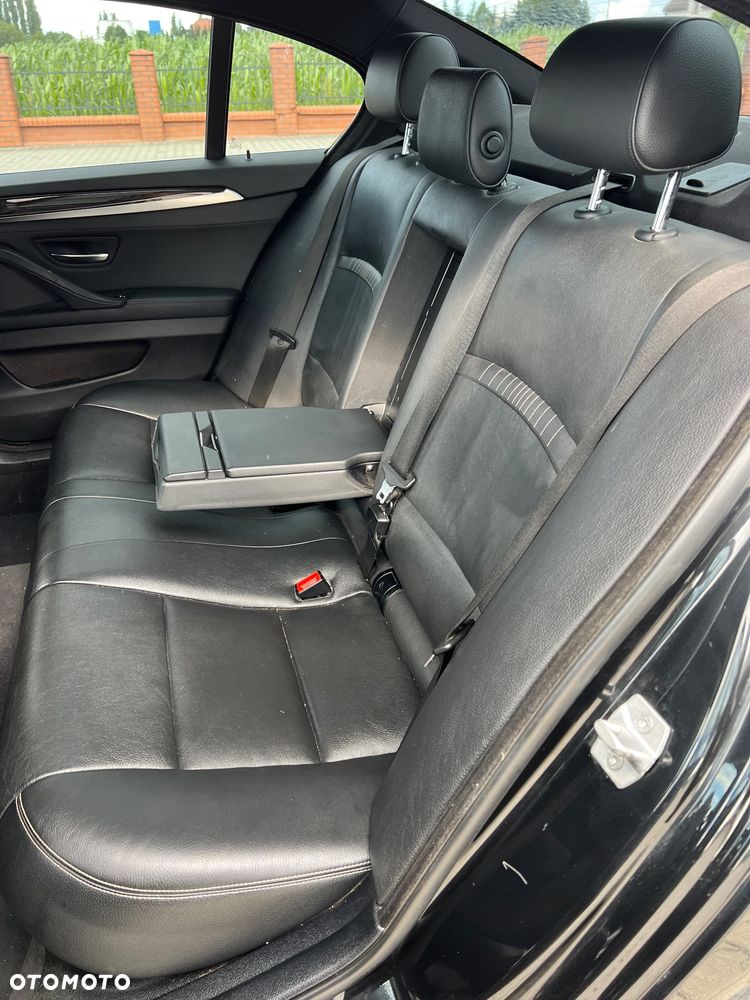 BMW Seria 5 525d Sport-Aut Luxury Line - 19
