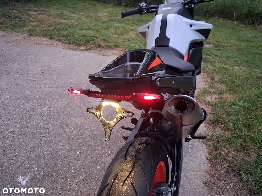 KTM DUKE 890 - 20