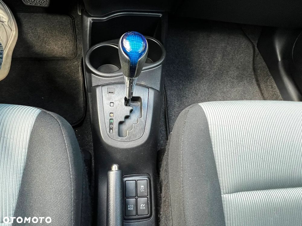 Toyota Prius Hybrid - 10