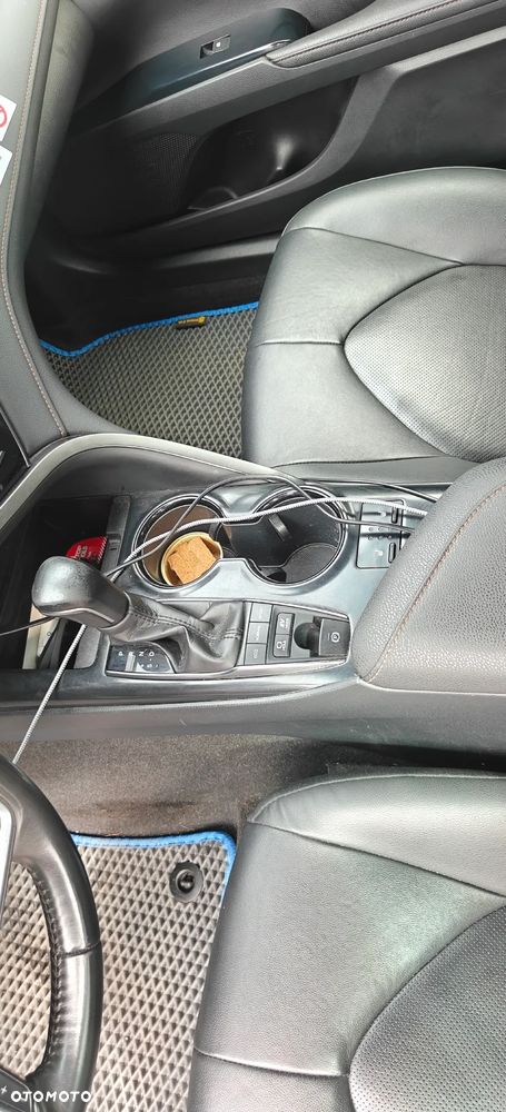 Toyota Camry 2.5 Hybrid Comfort CVT - 8