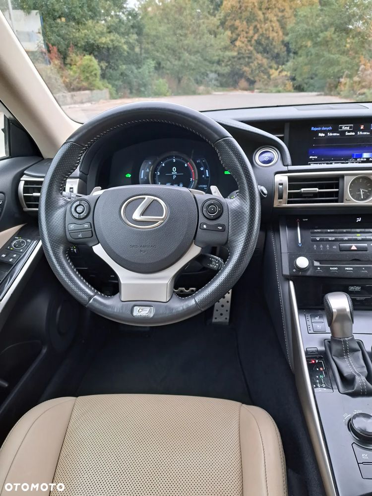 Lexus Is 2015 photo 5