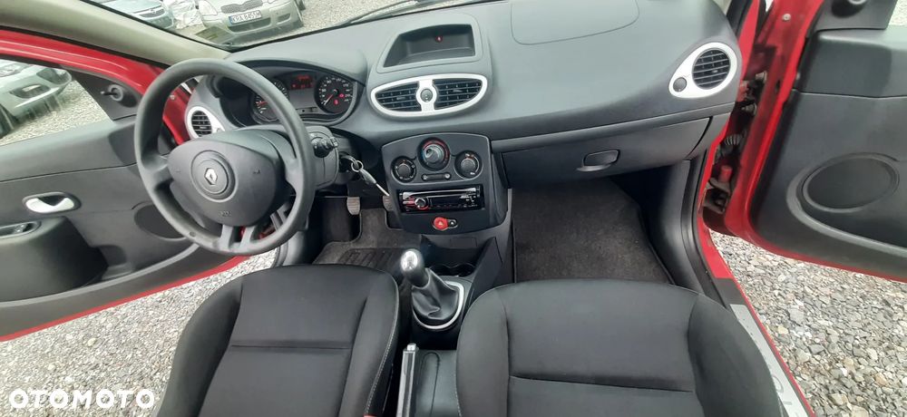 Renault Clio - 32